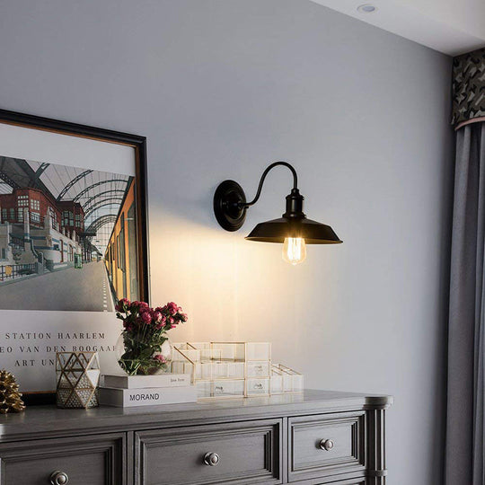 Vintage Style Metal Wall Sconce with Barn Shade for Restaurant Lighting