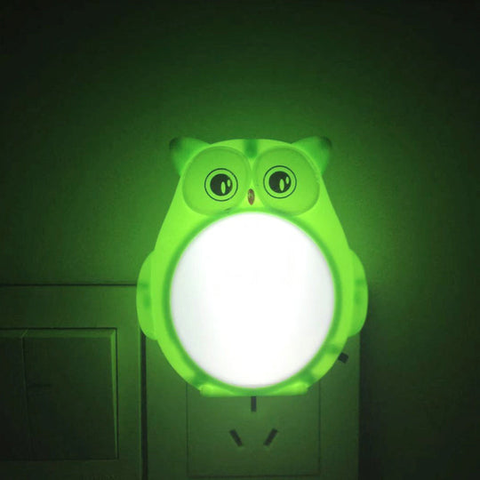 Mini Owl Night Light for Kids Room - Cartoon Plug-in LED Wall Lighting in Red/Green