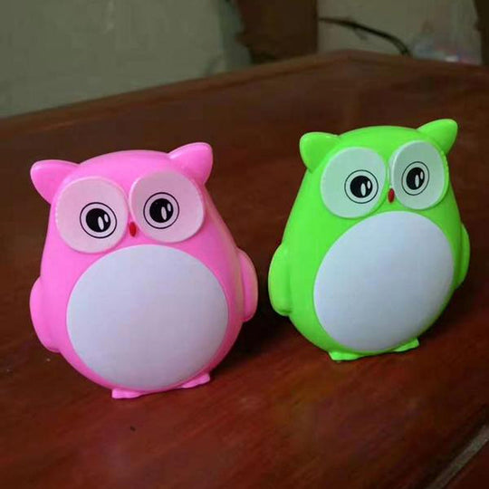 Mini Owl Night Light for Kids Room - Cartoon Plug-in LED Wall Lighting in Red/Green