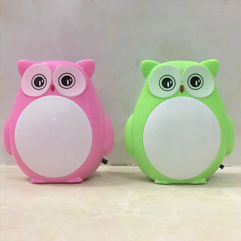 Mini Owl Night Light for Kids Room - Cartoon Plug-in LED Wall Lighting in Red/Green