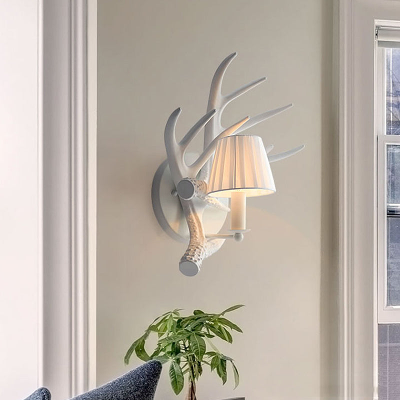 Rustic Antlers Wall Lamp: Resin Single Bulb Sconce Light in White Finish for Lodge Villa