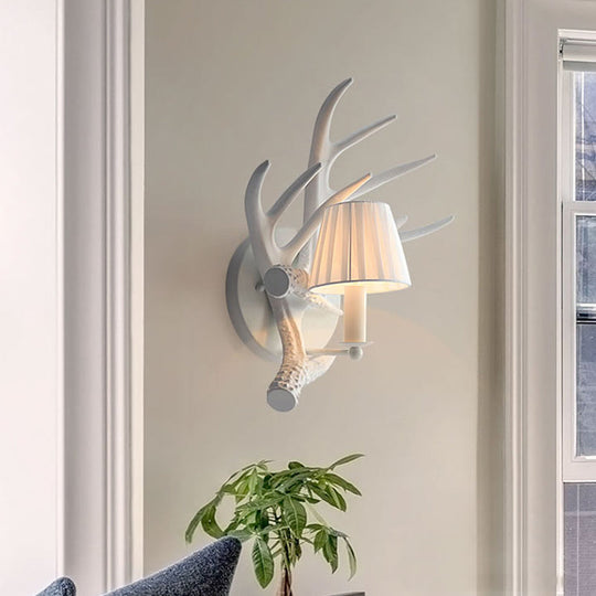 Rustic Antlers Wall Lamp: Resin Single Bulb Sconce Light in White Finish for Lodge Villa