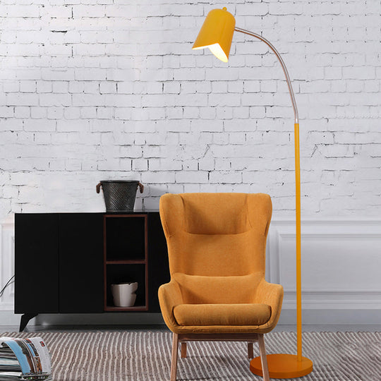 Sleek Nordic Metal Floor Lamp with Gooseneck - Perfect for Office Use