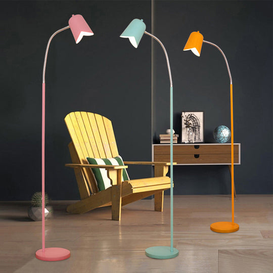 Sleek Nordic Metal Floor Lamp with Gooseneck - Perfect for Office Use