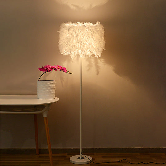 Minimalist White/Chrome Living Room Floor Lamp - Single-Bulb Standing Light with Feather Shade