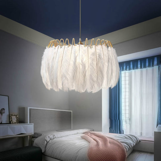 Postmodern 1-Head White Round Pendant Feather Light Fixture
