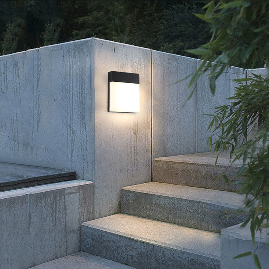 Minimalist Black Acrylic LED Wall Sconce Light – Geometric Design for Outdoor Lighting