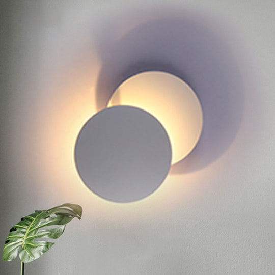 Minimalist Circle LED Wall Sconce Light in Metallic White for Balcony or Wall Mount