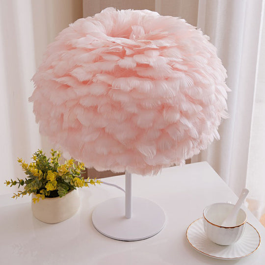Minimalistic Feather Round Table Lamp for Living Room Nightstands - Single Bulb Lighting Solution