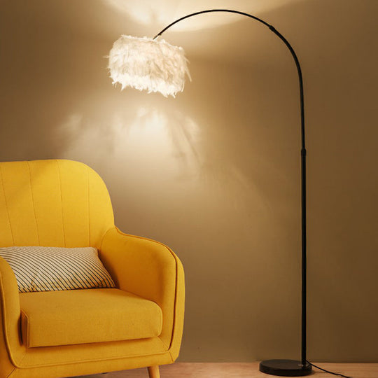 Simplicity 1-Bulb Stand Up Lamp with Arc Arm – Perfect for Living Room Lighting
