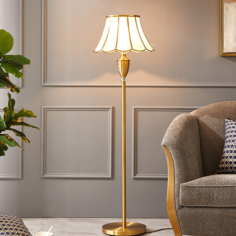 Brass Traditional Stand Up Lamp with Scalloped Glass Shade and Single Bulb Floor Lighting