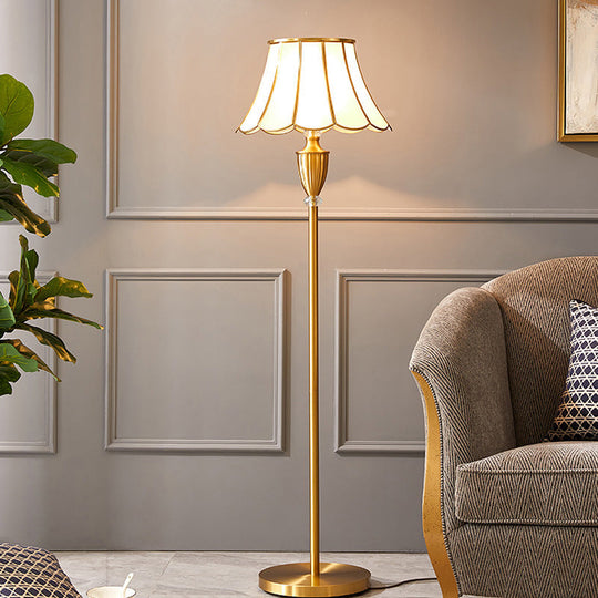 Brass Traditional Stand Up Lamp with Scalloped Glass Shade and Single Bulb Floor Lighting