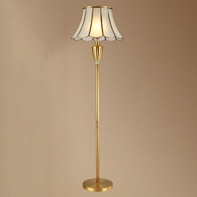 Brass Traditional Stand Up Lamp with Scalloped Glass Shade and Single Bulb Floor Lighting