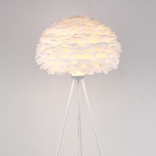 Minimalist Black-White Floor Lamp with Feather Dome Shade - 1-Light Living Room Stand Up Light