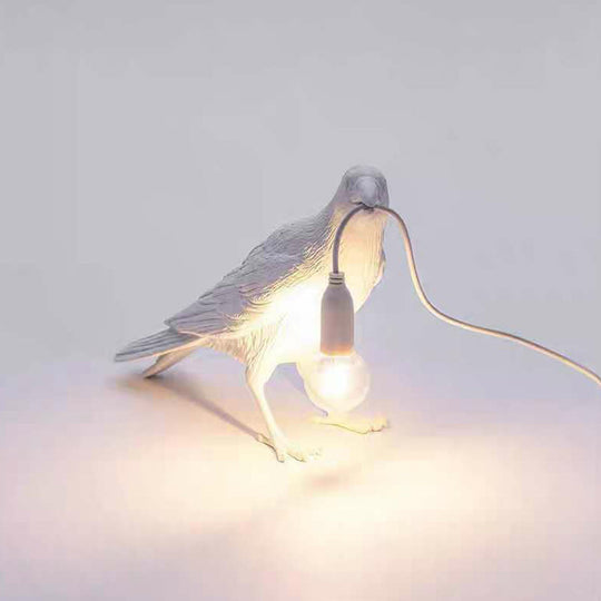 Artistic Bird Shaped Table Lamp - Creative Resin Nightstand Light for Bedroom