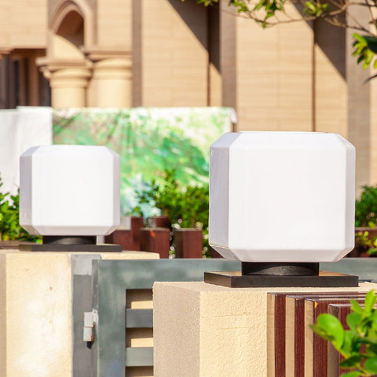 Nordic White Solar LED Street Light: Acrylic Cube Design for Yard