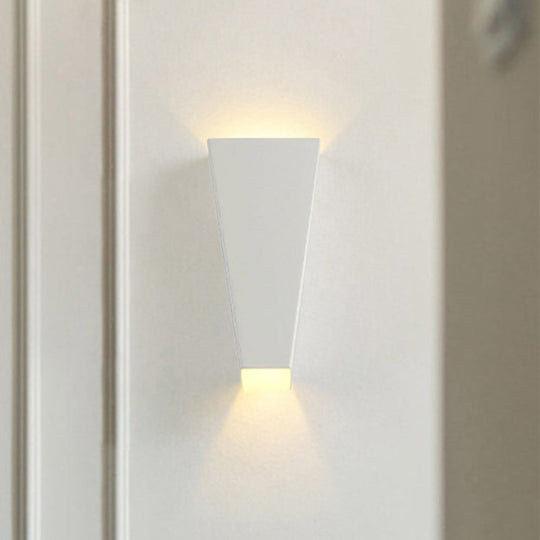 Modern Trapezoid Wall Washer LED Bedside Wall Lamp" in Black/White