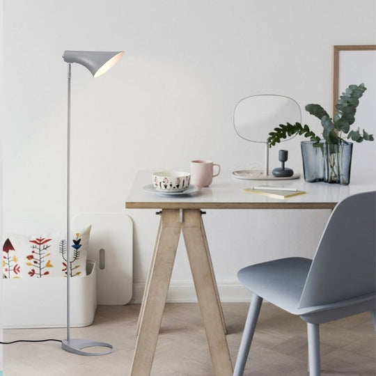 Nordic Flared Reading Floor Lamp with Pivot Joint for Living Room Décor