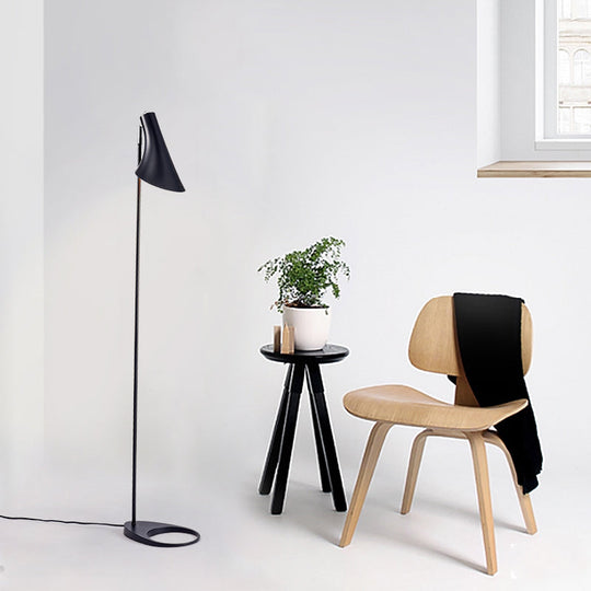 Nordic Flared Reading Floor Lamp with Pivot Joint for Living Room Décor