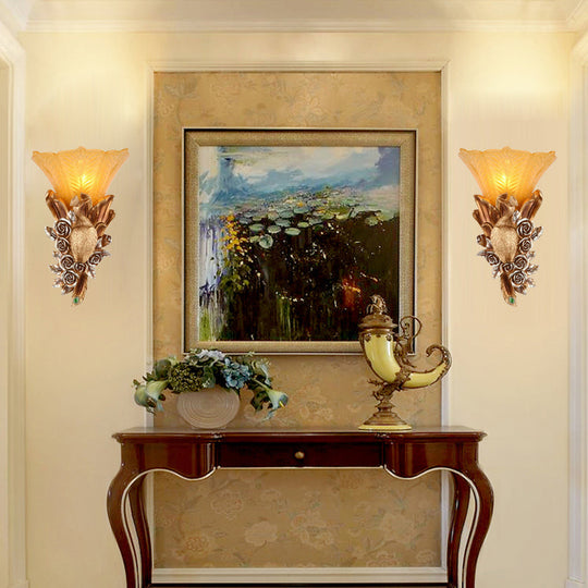 Colonial Style Weatherproof Wall Sconce with Embossed Glass and 1 Gold Bulb for Outdoor Lighting