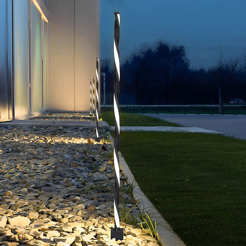 Linear Black LED Solar Powered Path Lamp – Minimalist Outdoor Lighting