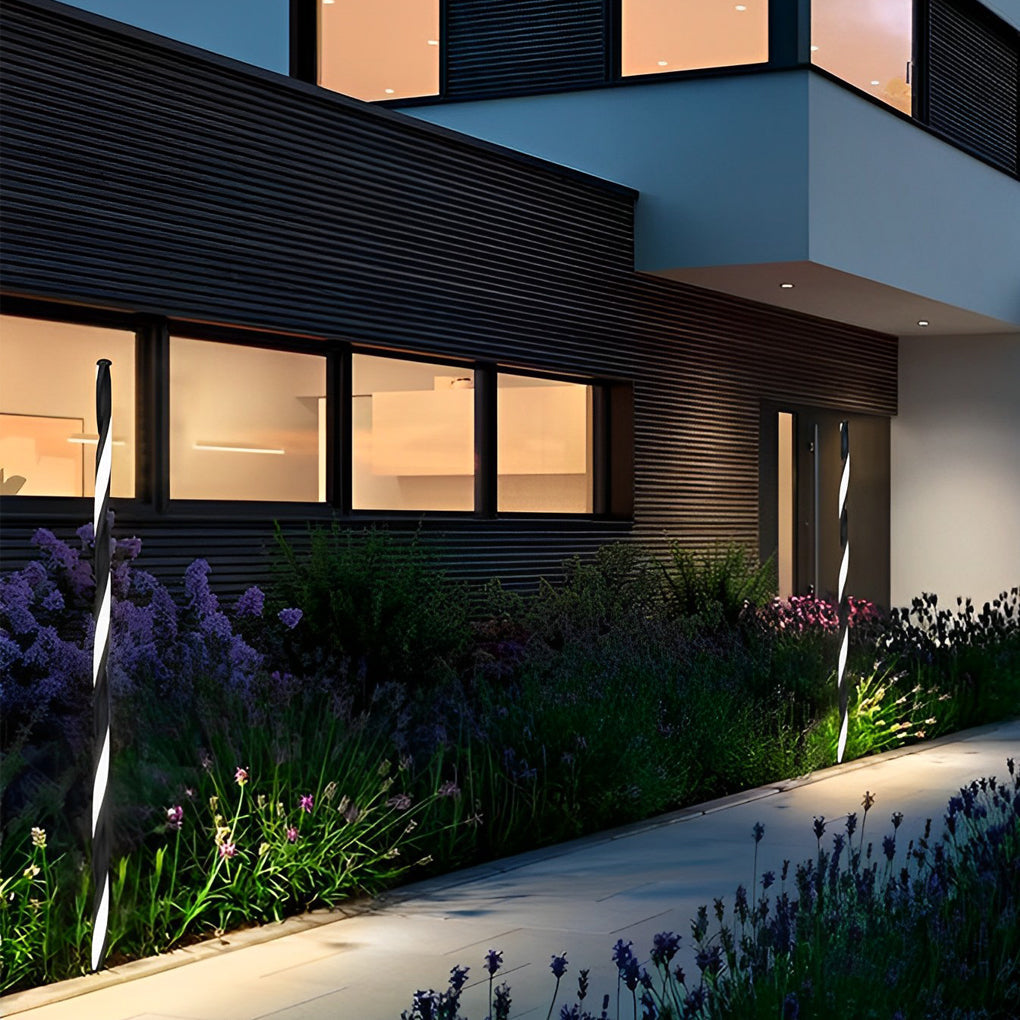 Linear Black LED Solar Powered Path Lamp – Minimalist Outdoor Lighting