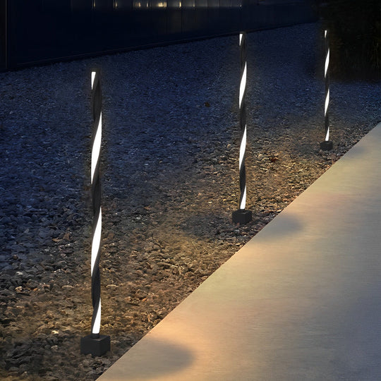 Linear Black LED Solar Powered Path Lamp – Minimalist Outdoor Lighting