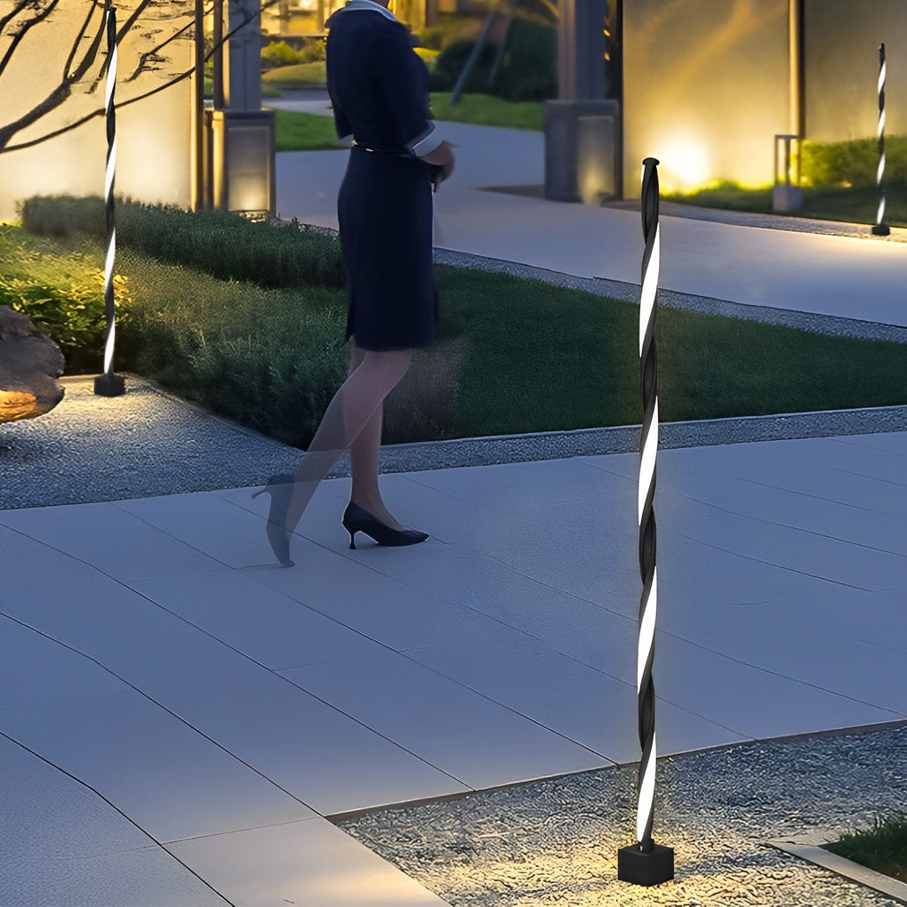 Linear Black LED Solar Powered Path Lamp – Minimalist Outdoor Lighting