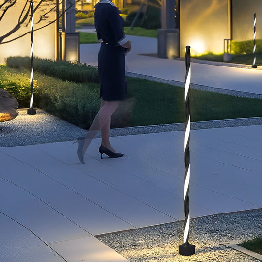 Linear Black LED Solar Powered Path Lamp – Minimalist Outdoor Lighting