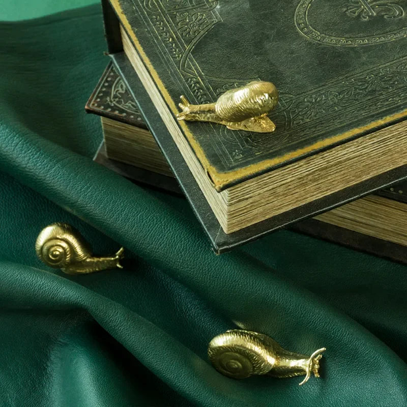 Brass Snail-Shaped Drawer Handle – Artistic Vintage Knob