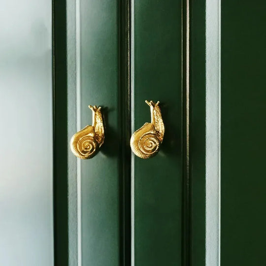 Brass Snail-Shaped Drawer Handle – Artistic Vintage Knob