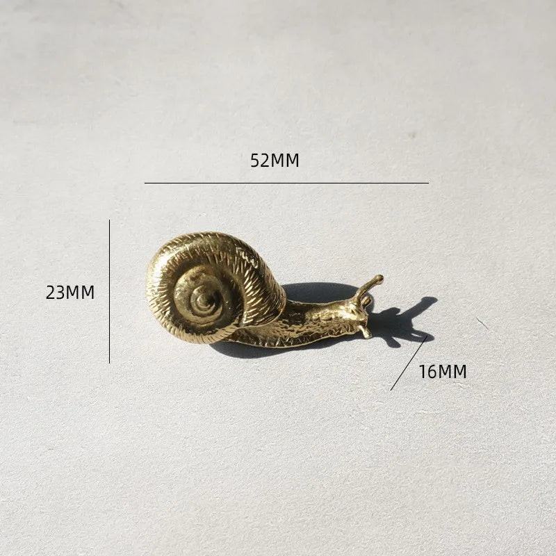 Brass Snail-Shaped Drawer Handle – Artistic Vintage Knob