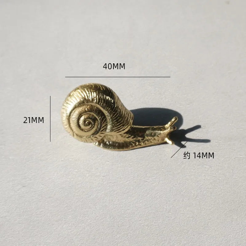 Brass Snail-Shaped Drawer Handle – Artistic Vintage Knob