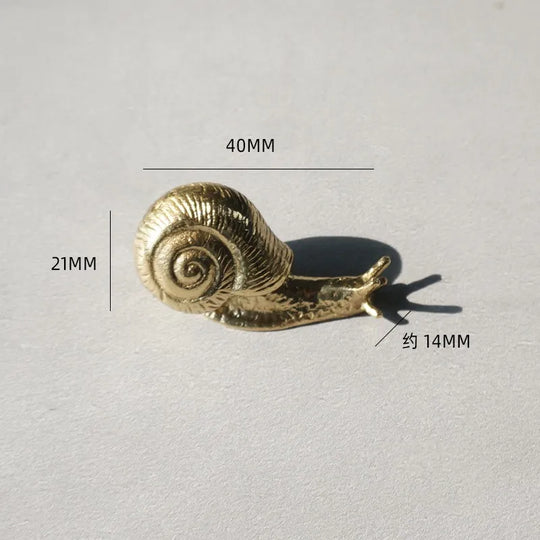 Brass Snail-Shaped Drawer Handle – Artistic Vintage Knob