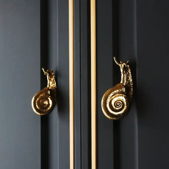 Brass Snail-Shaped Drawer Handle – Artistic Vintage Knob
