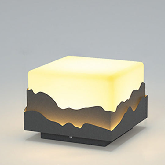 Outdoor Solar LED Waterproof Fence Post Light with Mountain Design