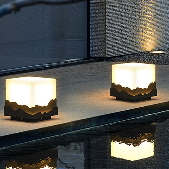 Outdoor Solar LED Waterproof Fence Post Light with Mountain Design