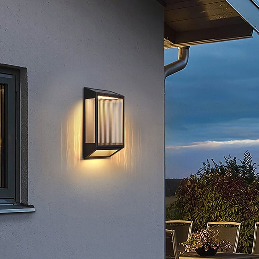 Vertical Acrylic LED Wall Lamp for Outdoor Lighting